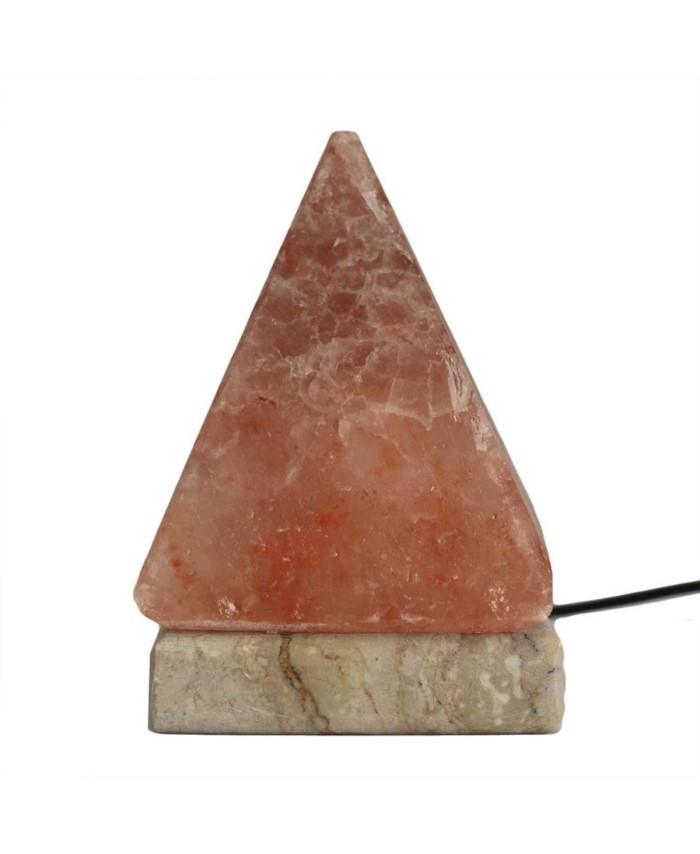 Lámpara de sal del Himalaya en forma de pirámide con base de piedra y conexión USB.