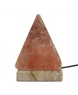 Lámpara de sal del Himalaya en forma de pirámide con base de piedra y conexión USB.