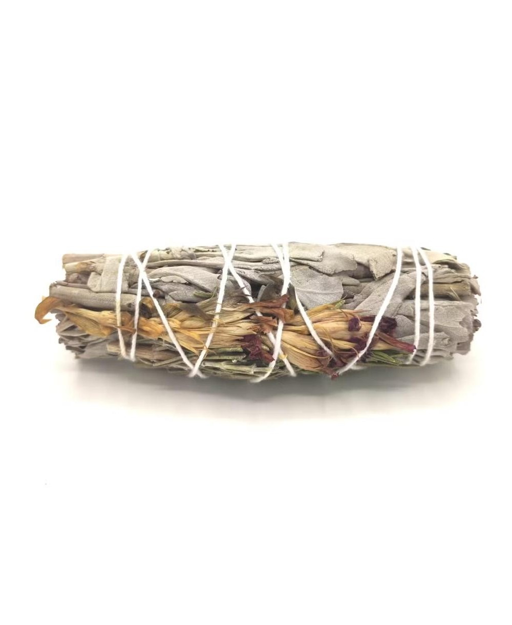 Atado de salvia blanca natural Serena Aura para rituales de limpieza energética.