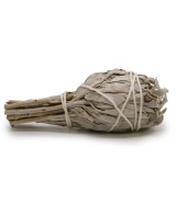 Antorcha de salvia blanca natural para rituales de limpieza energética.