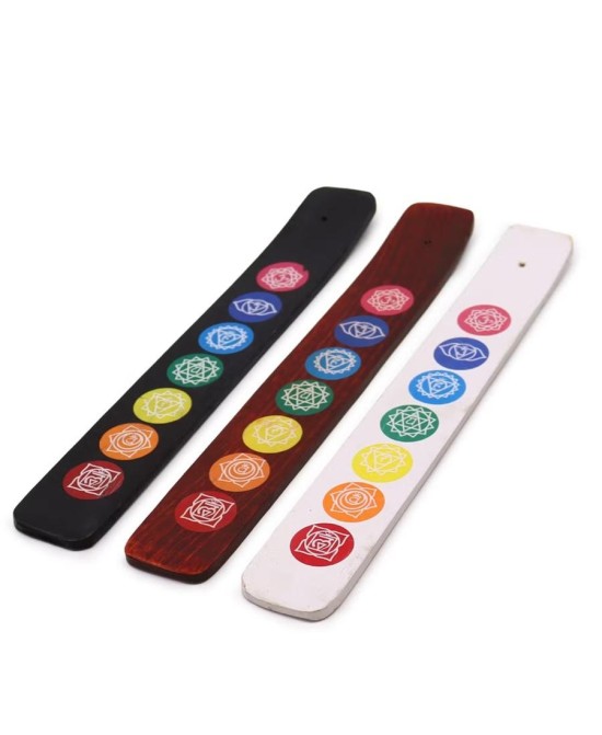 Pack de tres portainciensos de madera con diseño de los siete chakras.