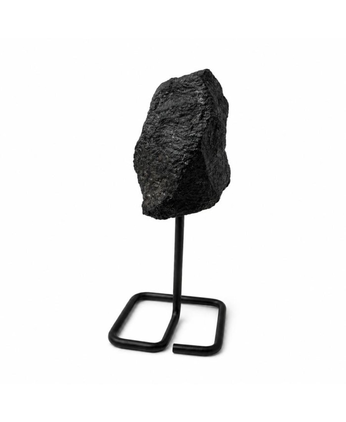 Turmalina negra natural en bruto sobre soporte metálico para decoración y colección.