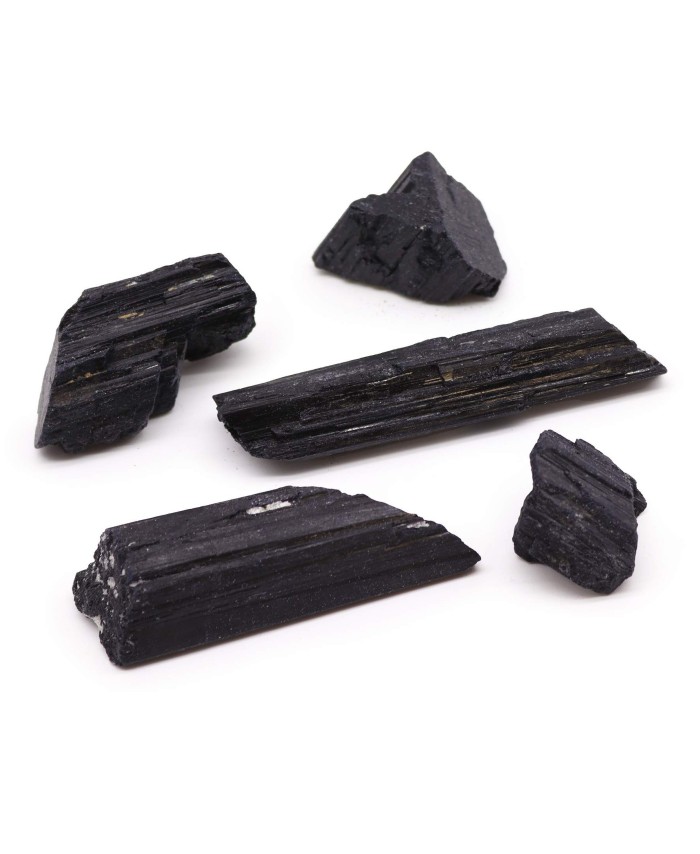Lote de turmalina negra natural de India con aproximadamente 20 a 30 piezas.