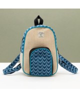 Mochila mediana de algodón y cáñamo con diseño Dhaka para uso diario.