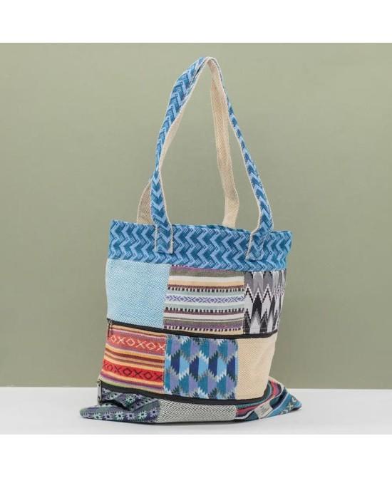 Bolso tote de algodón y cáñamo con diseño patchwork Dhaka para uso diario.