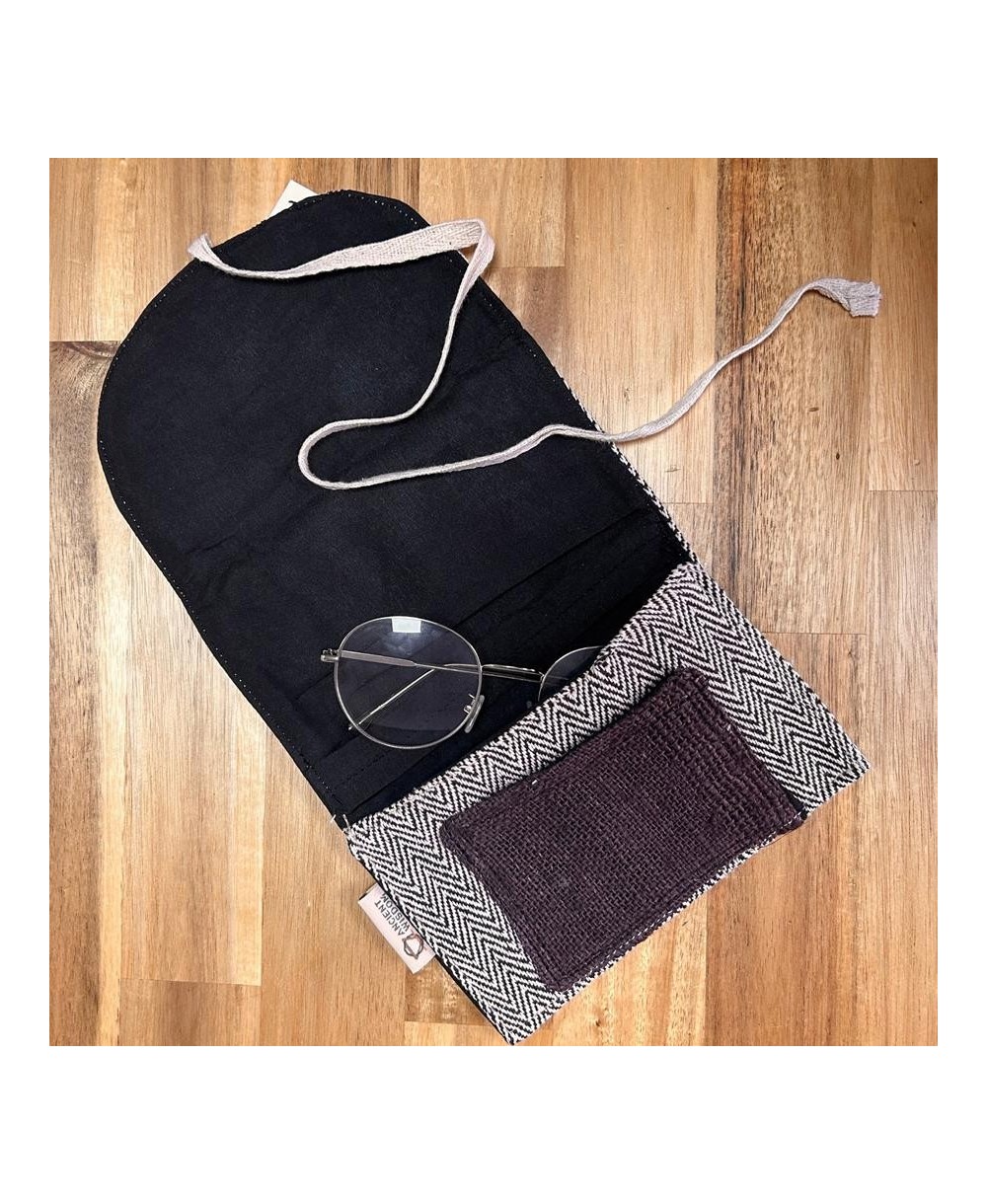 Interior de la Bolsa artesanal de cáñamo para teléfono móvil.