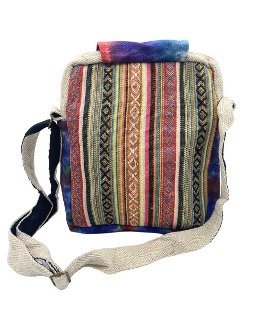 Bolso cruzado de cáñamo con solapa y dos cremalleras