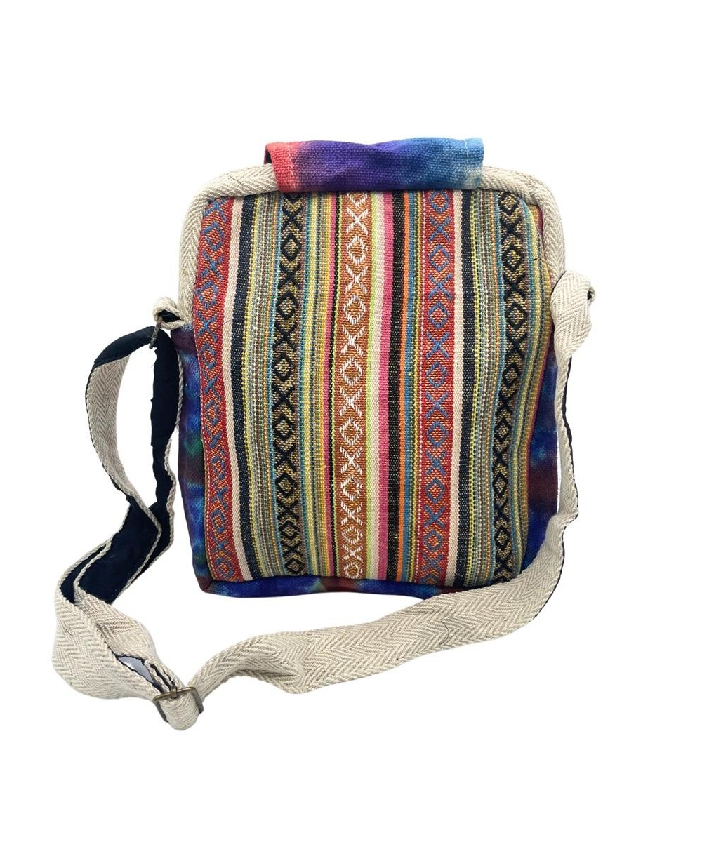 Bolso cruzado de cáñamo con solapa y dos cremalleras