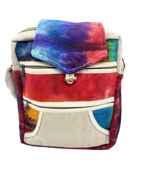 Bolso bandolera artesanal de cáñamo con doble bolsillo y solapa.