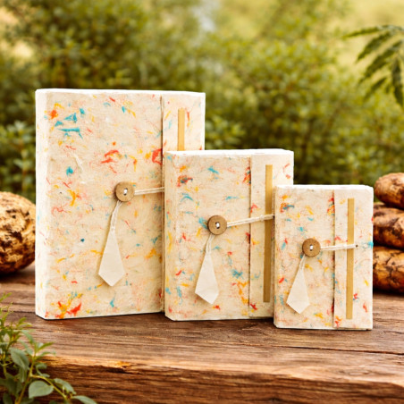 Cuadernos de algodón multicolor con papel Lokta disponible en 3 tamaños.