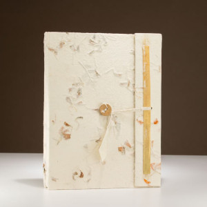 Cuaderno artesanal Lokta con flores prensadas