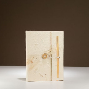 Cuaderno artesanal Lokta con flores prensadas