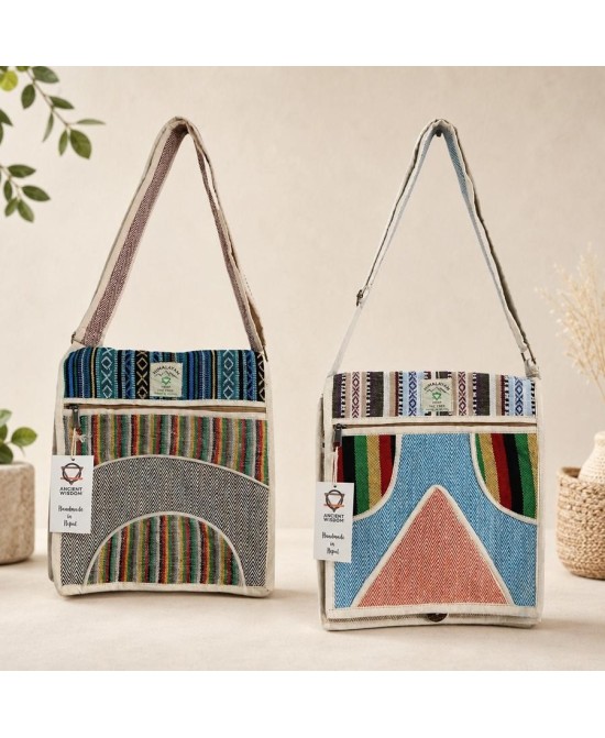 Bolso mensajero artesanal de cáñamo con bandolera.