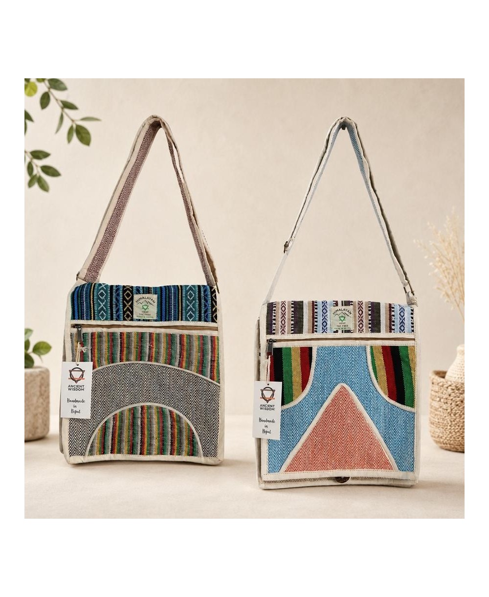 Bolso mensajero artesanal de cáñamo con bandolera.