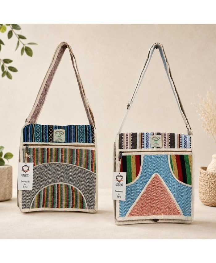 Bolso mensajero artesanal de cáñamo con bandolera.