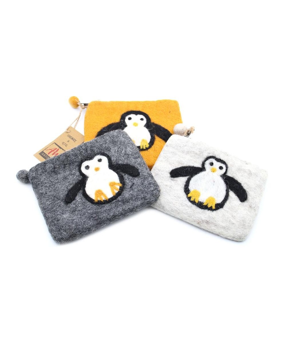 Monedero artesanal de lana afieltrada con diseño de pingüino y cierre de cremallera.