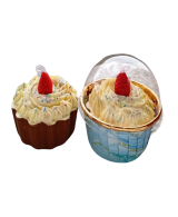 Vela cupcake de cera de soja natural con crema, fresa decorativa y virutas de colores hecha a mano.