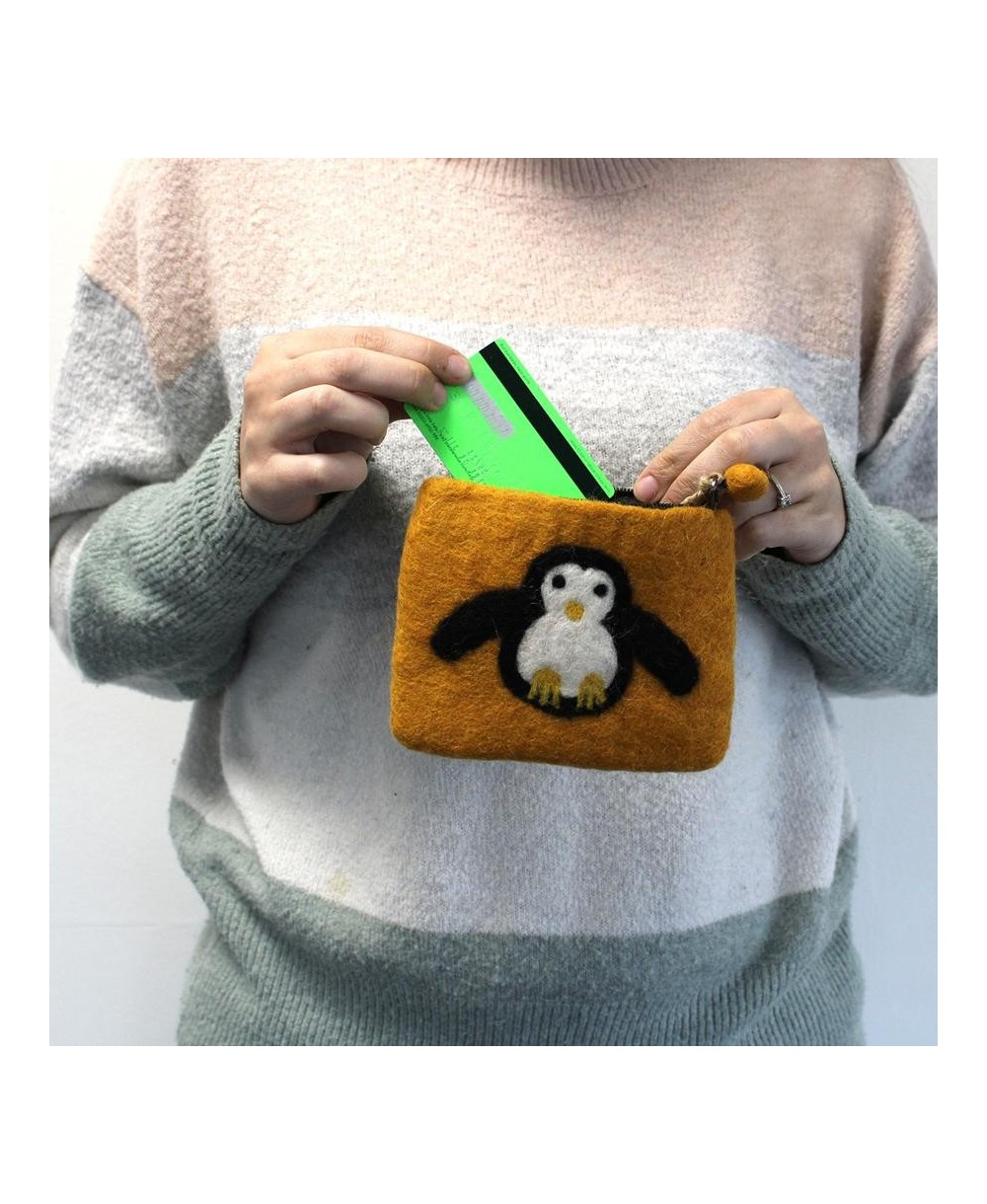 Tamaño del Monedero artesanal hecho a mano con diseño de pingüino.