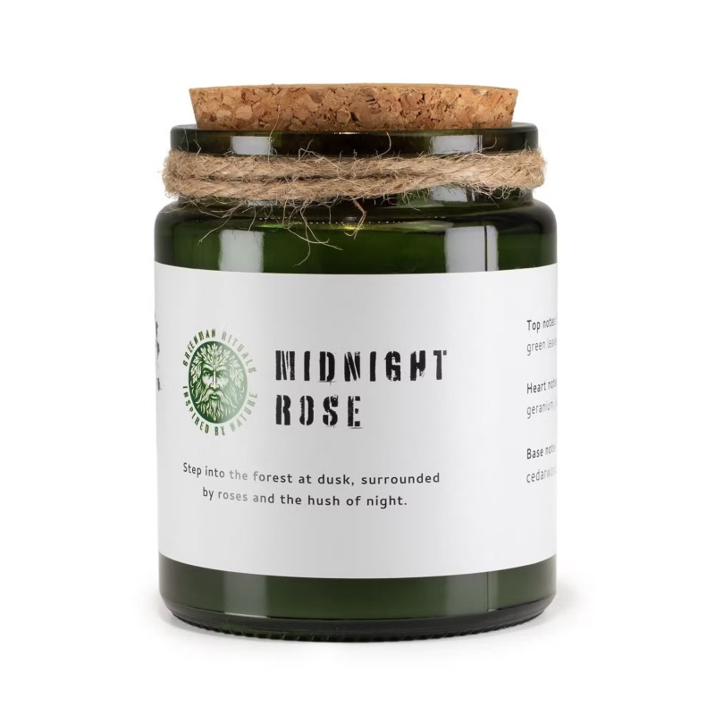 Vela de soja aromática rosa de medianoche en frasco de vidrio verde con tapa de corcho.