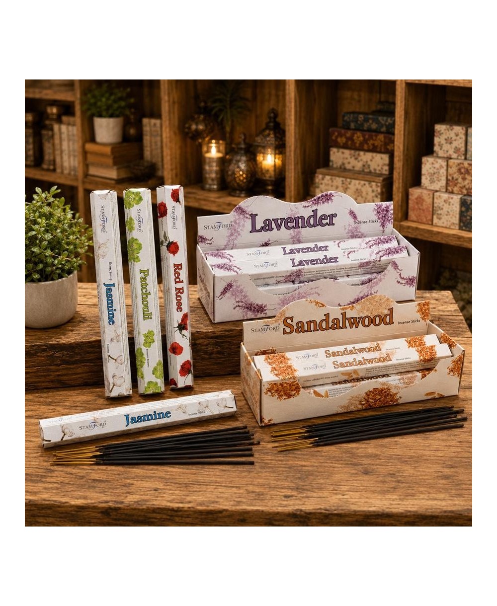 Cajas de incienso en varillas de bambú con varios aromas para ambientar el hogar.