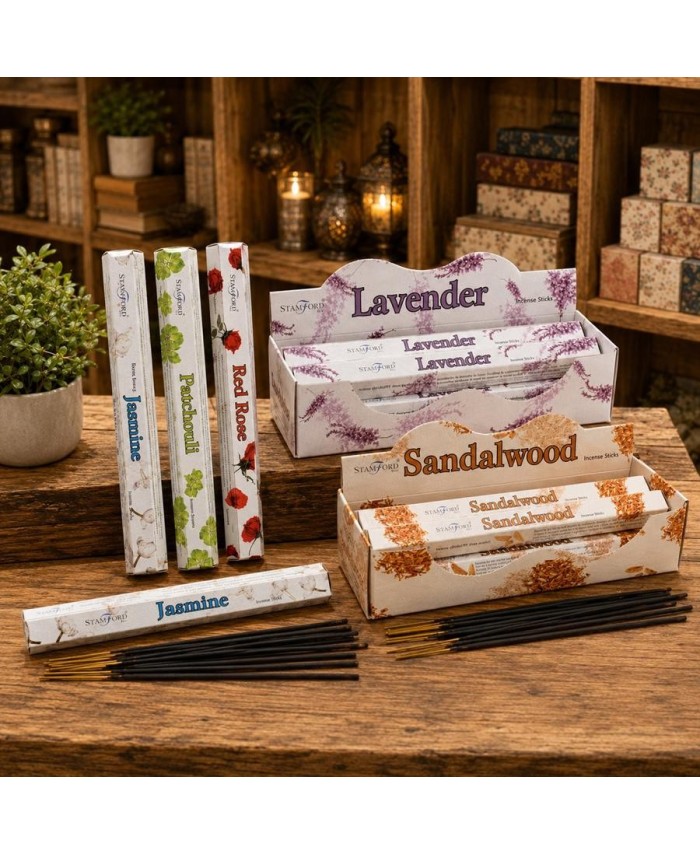 Cajas de incienso en varillas de bambú con varios aromas para ambientar el hogar.