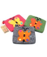Monederos artesanales de mariposa enviados aleatoriamente según disponibilidad de stock.