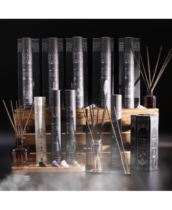 Set de incienso ritual con péndulo de cristal natural y mapa de adivinación.