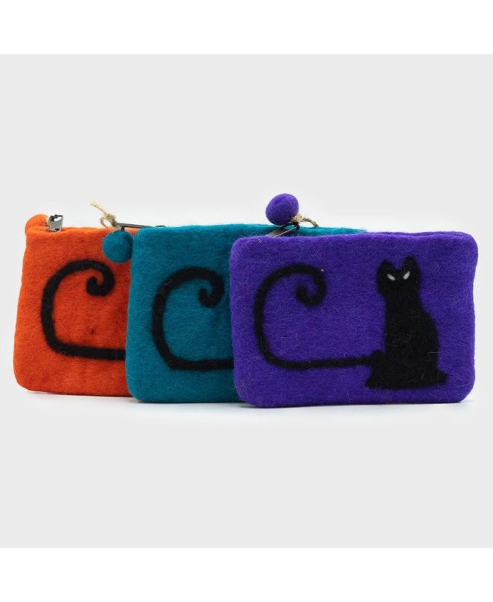 Monedero artesanal de fieltro con diseño de gato negro hecho a mano en Nepal.
