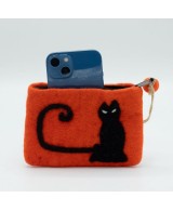 Monedero de fieltro artesanal para organizar pequeños accesorios.