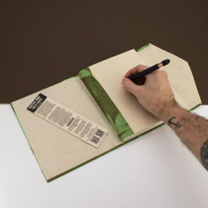 Cuaderno grande lokta floral con cierre de bambú