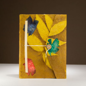 Cuaderno grande lokta floral con cierre de bambú