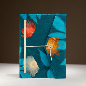 Cuaderno grande lokta floral con cierre de bambú