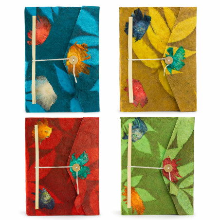 Cuaderno Lokta floral grande con cierre de bambú, disponible en 4 diseños.