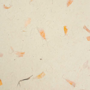 El Papel Lokta pétalos caléndula A4 ofrece un formato versátil para múltiples proyectos manuales.