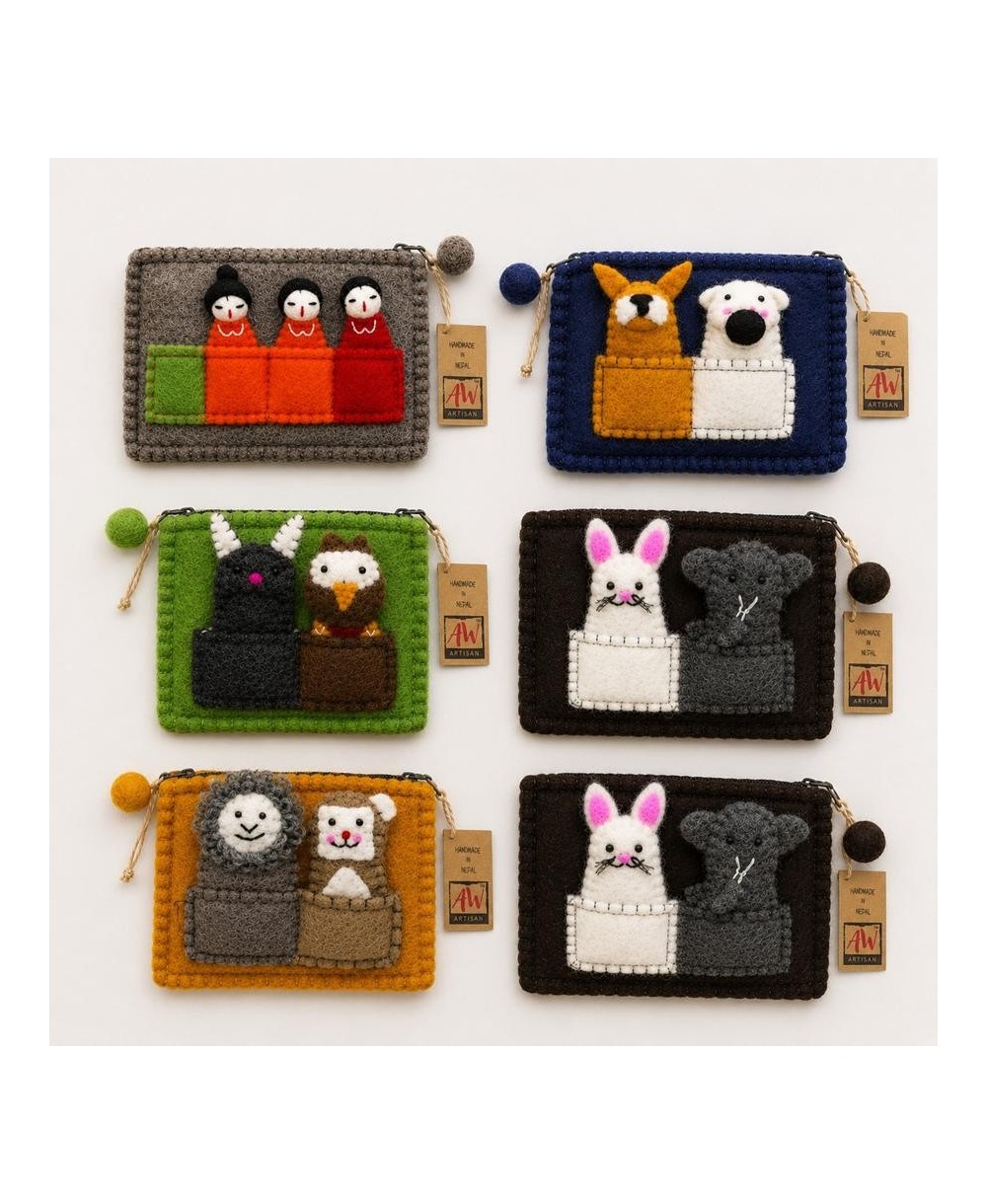 Estuche de fieltro natural con marionetas de dedo animales para guardar pequeños objetos y accesorios.
