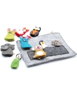 Detalles de las marionetas de fieltro artesanal utilizada en funda protectora para tablet.