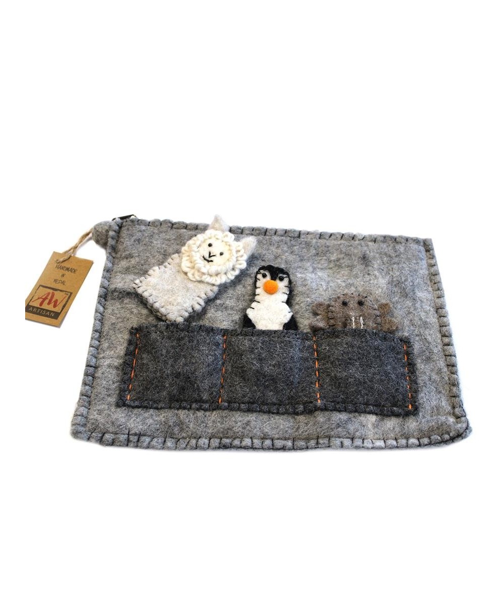 Funda de fieltro para tablet con marionetas de dedo y bolsillos frontales para juego creativo.