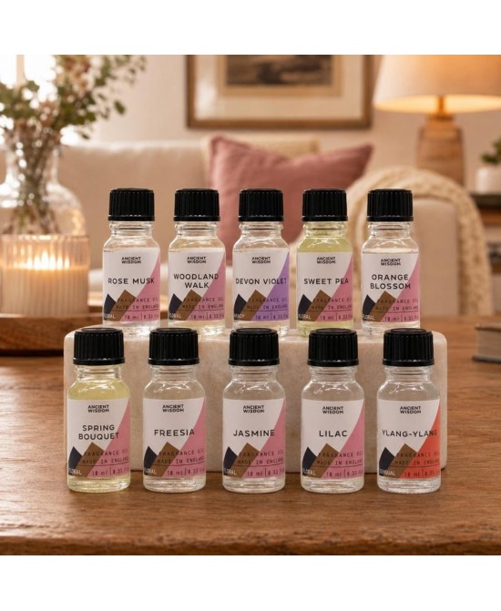 Colección de aceites de fragancia florales con diferentes aromas para difusores y quemadores.