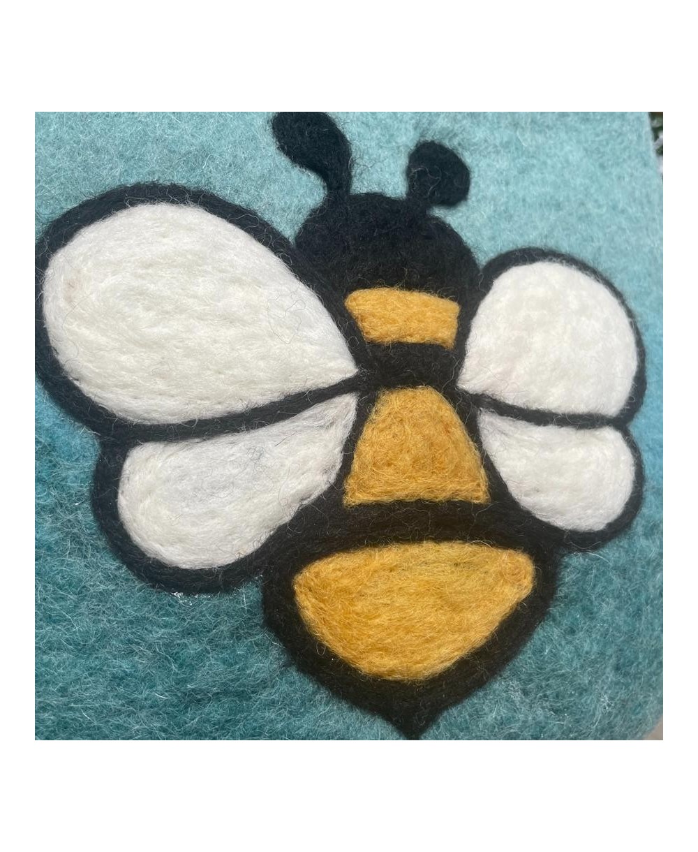 Bolso de fieltro con abeja y cierre magnético artesanal