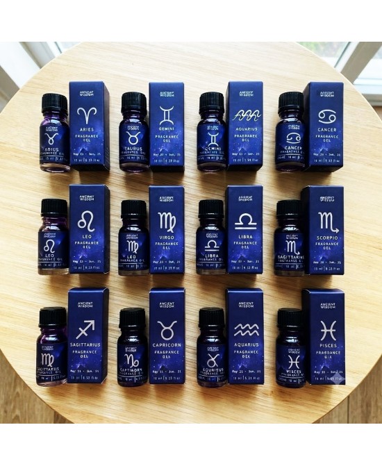 Frascos de aceites de fragancia inspirados en los doce signos del zodiaco.