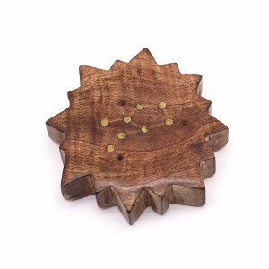 Portainciensos de madera con diseño de sol y estrella y con constelaciones zodiacales.