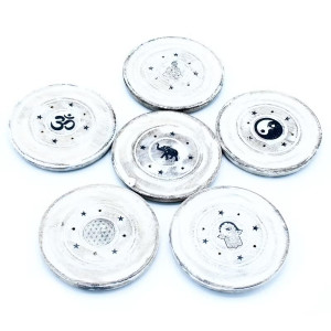 Soporte de disco vintage para inciensos y conos en color blanco envejecido.