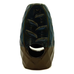 Quemador de incienso de cerámica con forma de montaña y apertura frontal para flujo inverso.