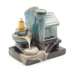 Quemador de incienso de cerámica con casa y molino de agua para flujo inverso.