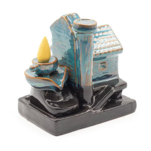 Quemador de incienso de cerámica con casa y molino de agua para flujo inverso.