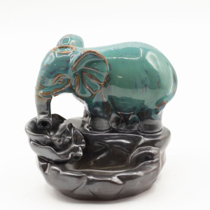 Quemador incienso cascada elefante estanque