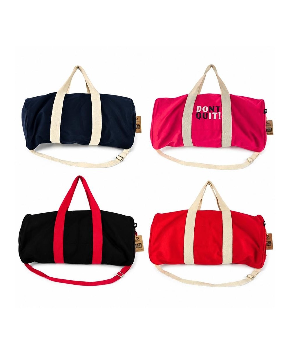 Bolsa deportiva de algodón canvas con asas y correa para transportar ropa y accesorios deportivos.