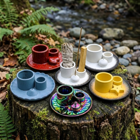 Soportes multiusos de cerámica para incienso, palo santo y atados en varios diseños decorativos.