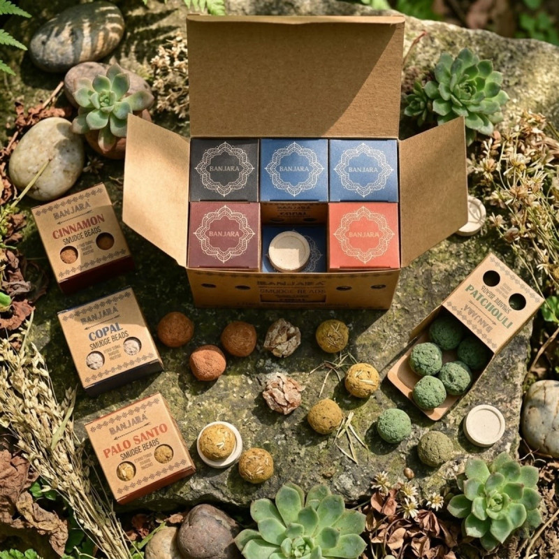 Cajas de bombas de incienso natural Banjara con varios aromas disponible para aromatizar espacios.