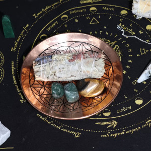 Plato de cobre con símbolo flor de la vida para ofrendas e incienso.